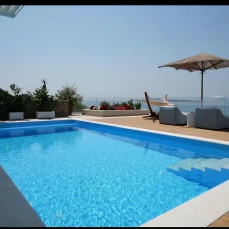 Paralia Luxury شقة