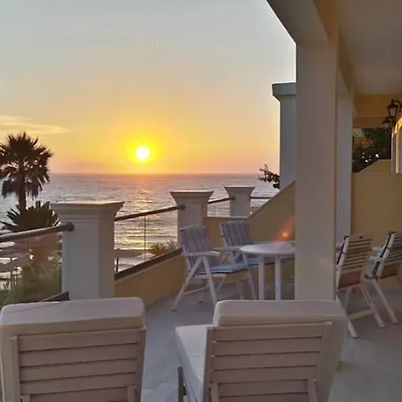 Paralia Luxury آغيوس ستيفانوس