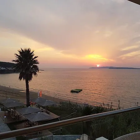 Paralia Luxury شقة